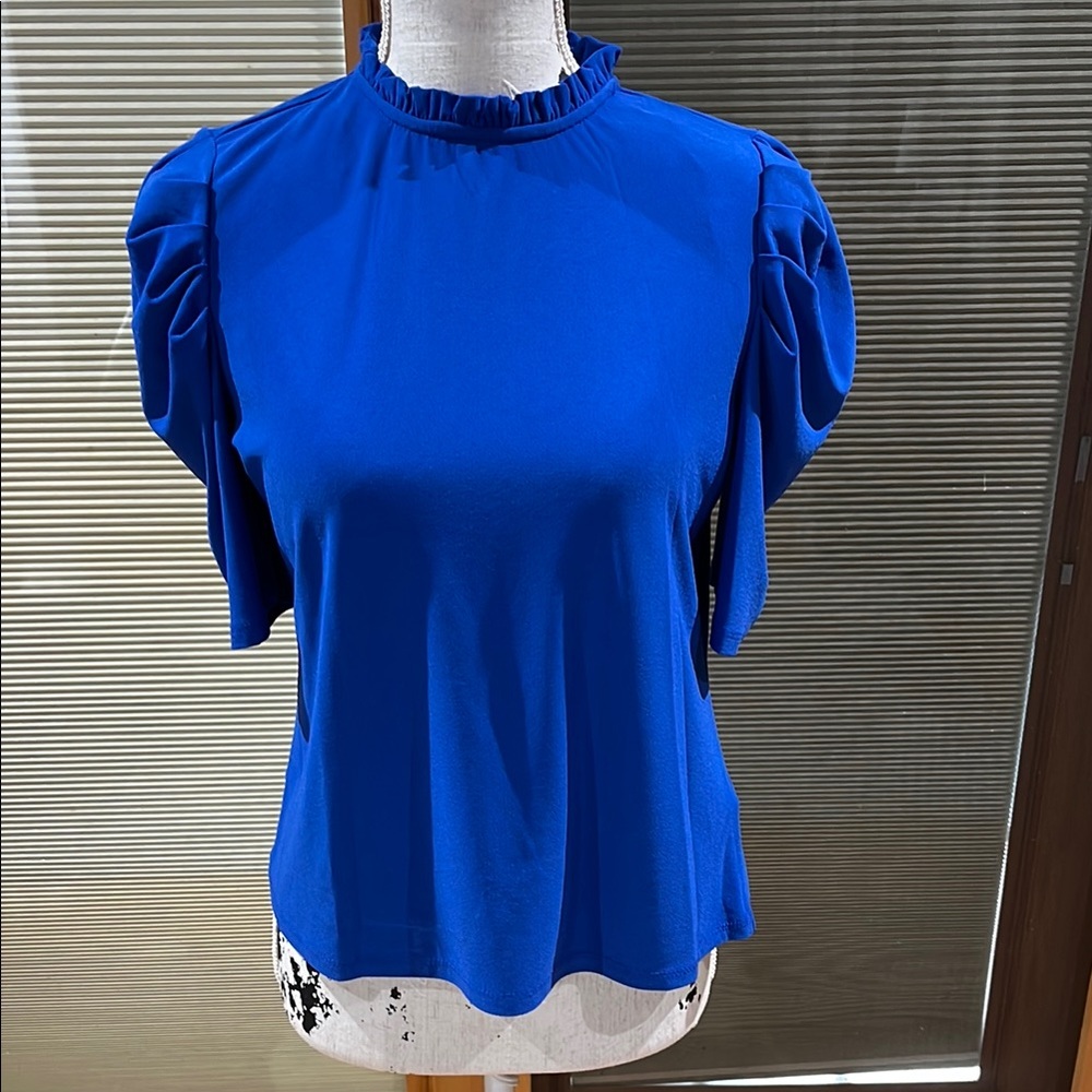 CeCe short ruffle sleeve top - size small